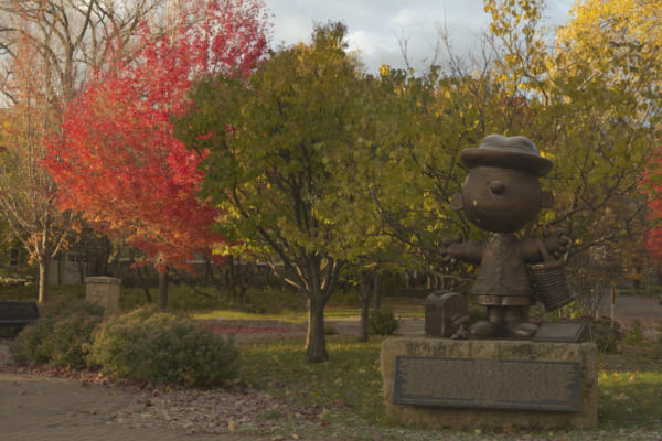 Charlie Brown statue at Eagle Parkway and Chestnut Street
